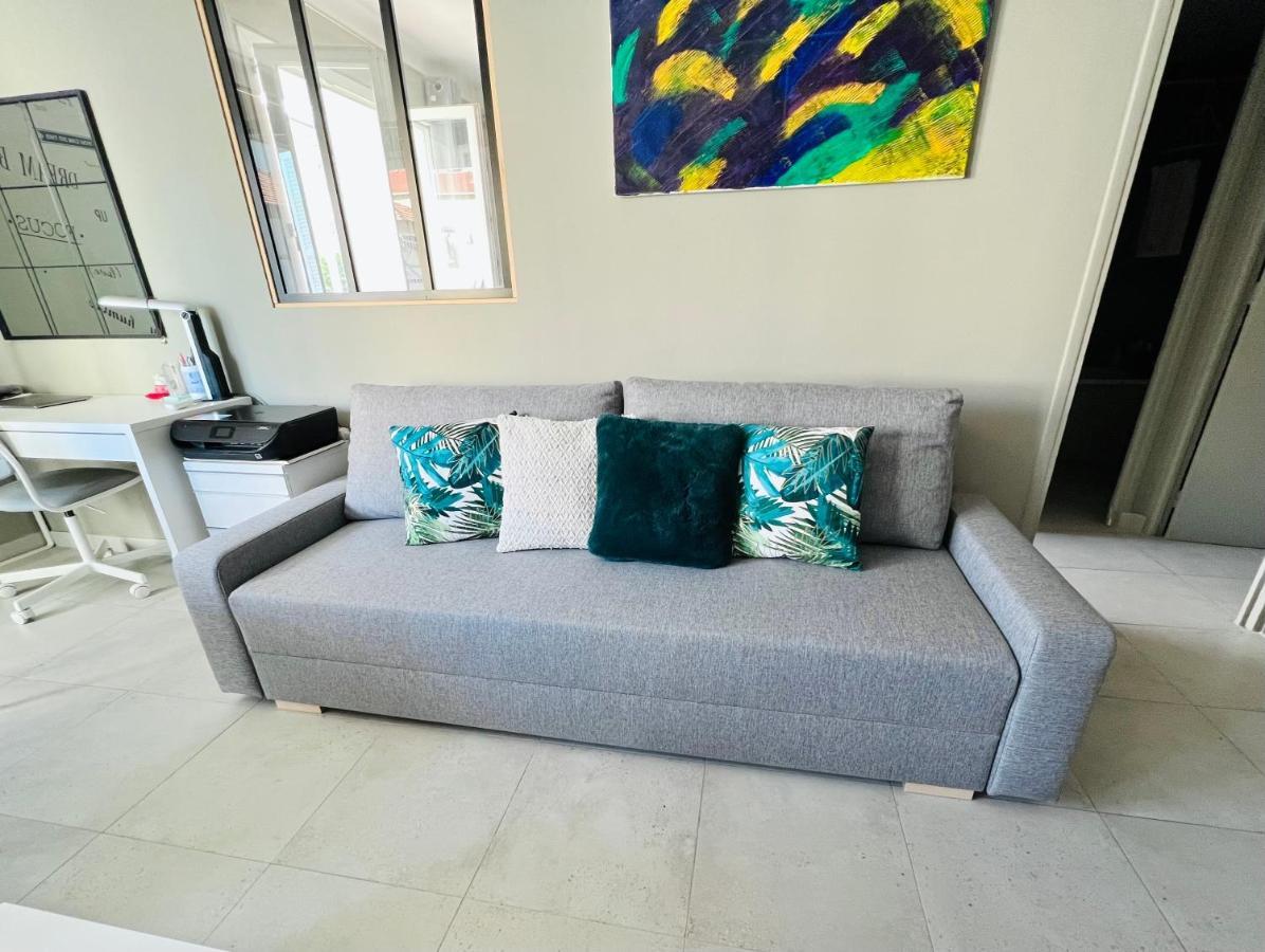 Appartamento West Cosy Flat Balcony, Near Airport, Train, Beach, Public Transport, Supermarket, Comfortable And Well Equipped *