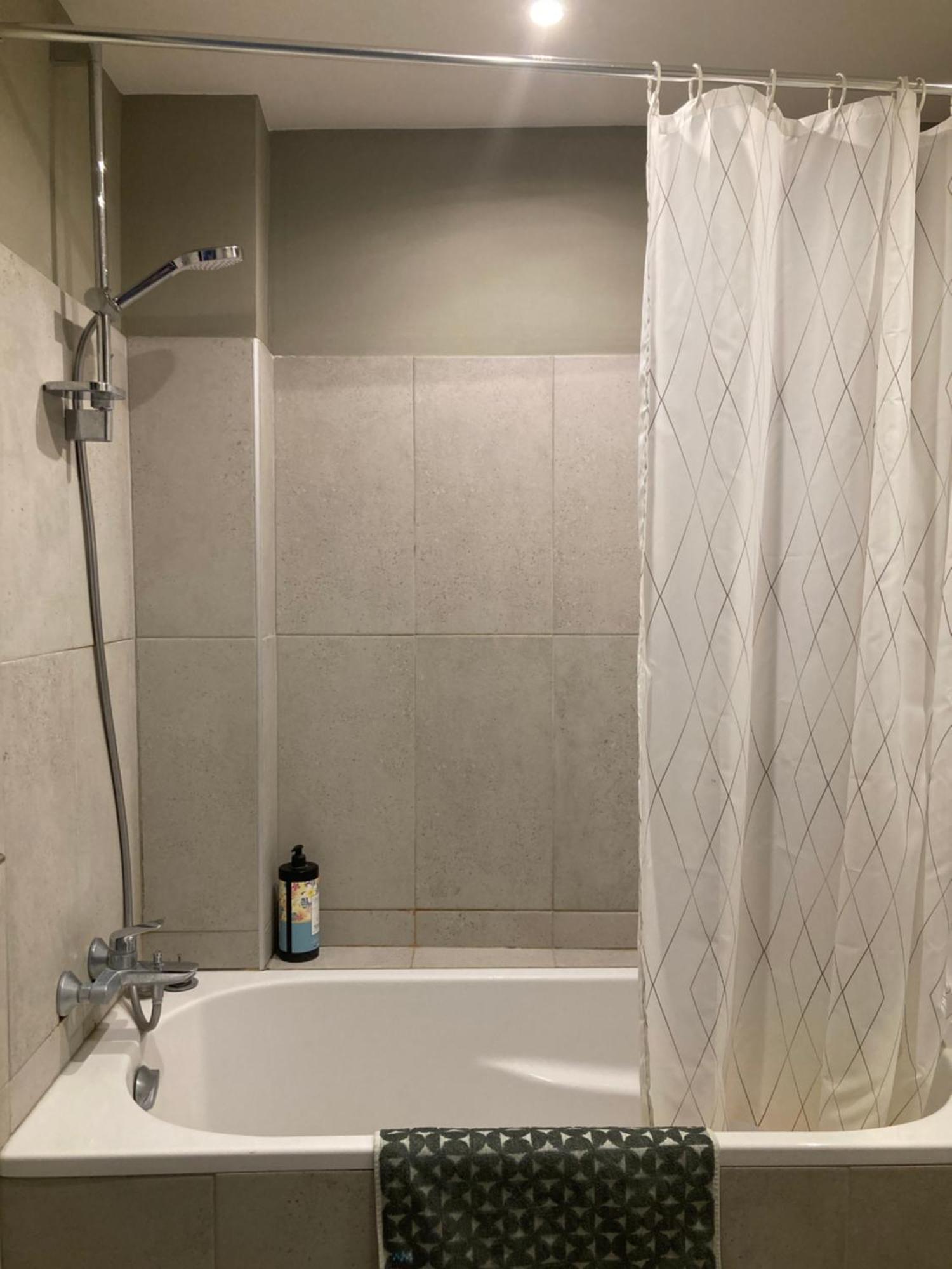 West Cosy Flat Balcony, Near Airport, Train, Beach, Public Transport, Supermarket, Comfortable And Well Equipped Appartamento *