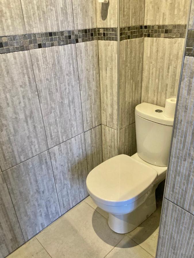 West Cosy Flat Balcony, Near Airport, Train, Beach, Public Transport, Supermarket, Comfortable And Well Equipped Nizza